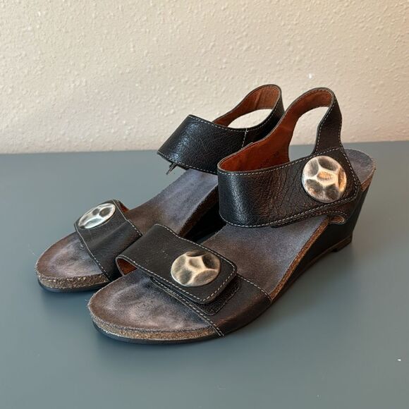 TAOS Carousel Leather Wedge Sandal - Picture 5 of 13